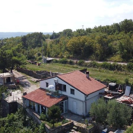 Apartments Pomjan Pogled Na Gore Exteriör bild