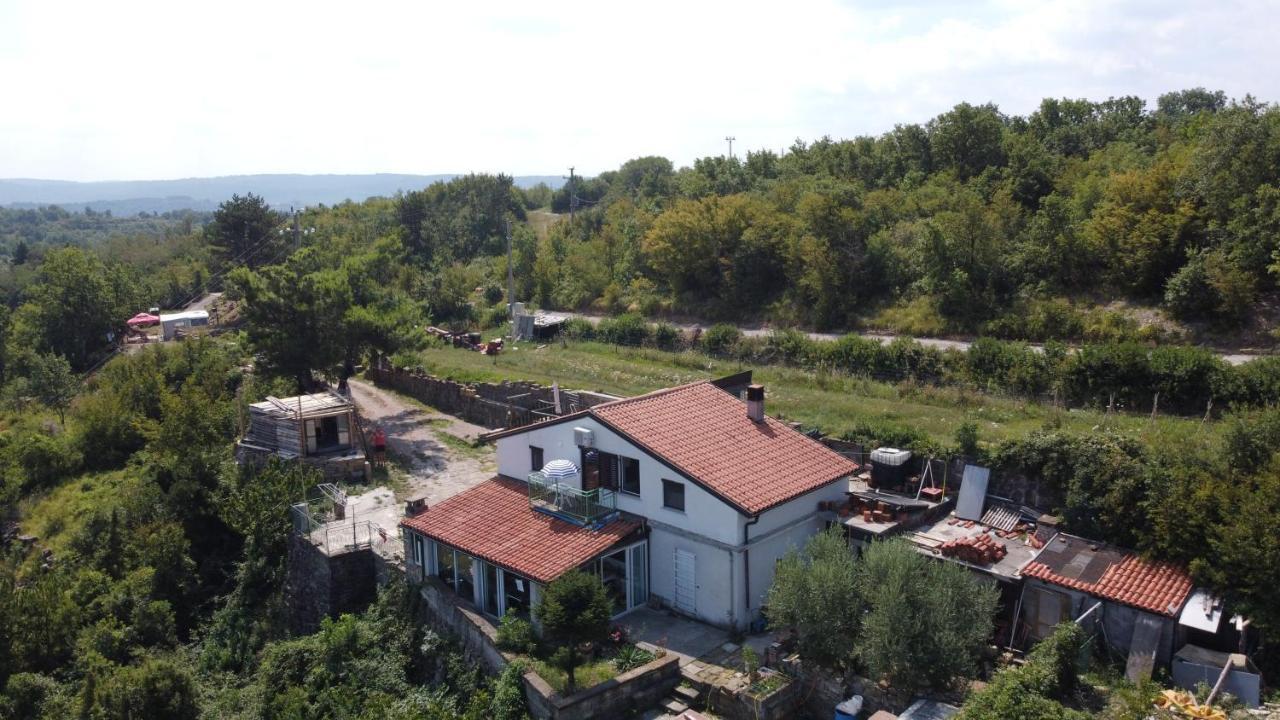 Apartments Pomjan Pogled Na Gore Exteriör bild