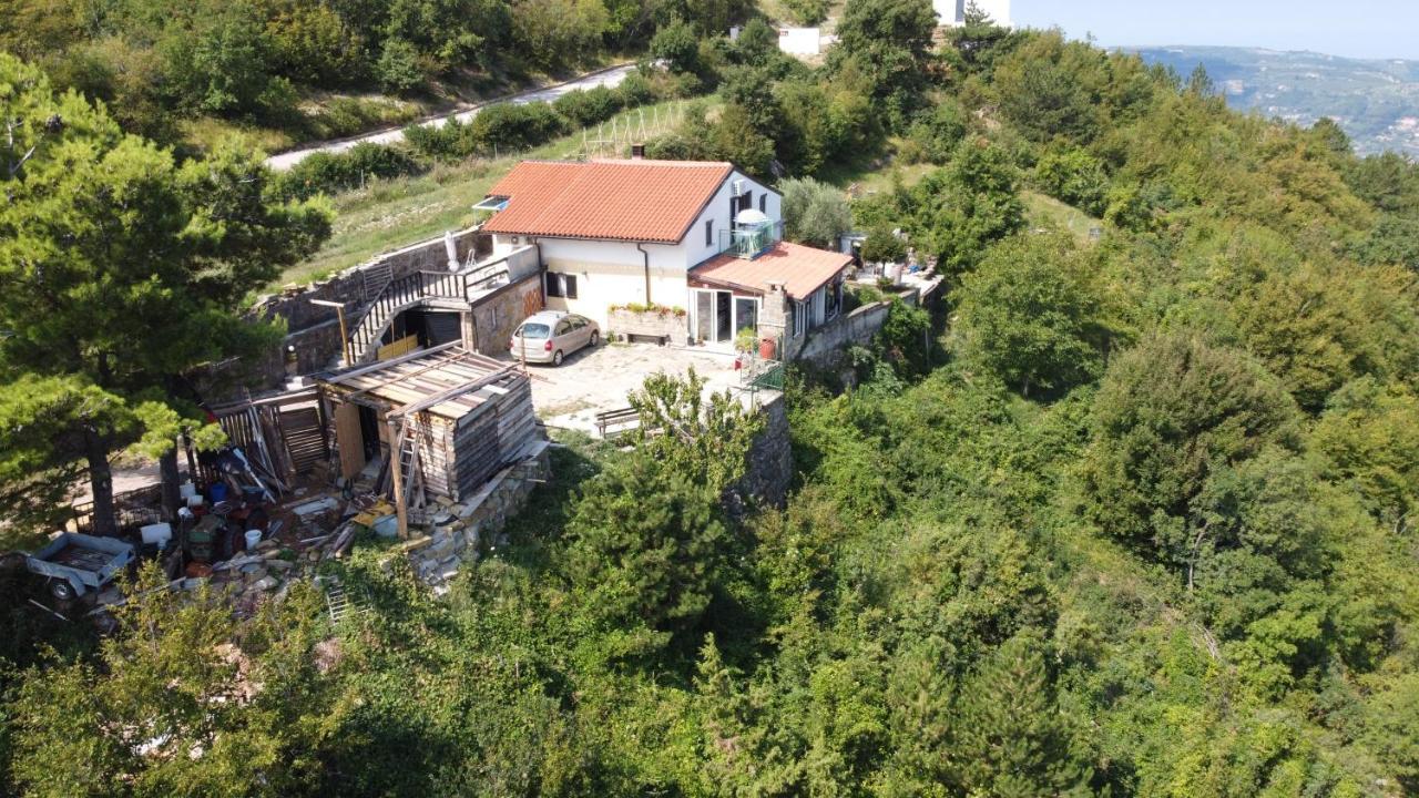 Apartments Pomjan Pogled Na Gore Exteriör bild